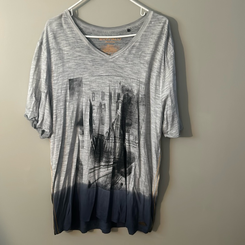 Like new men’s Buffalo V-neck T-shirt